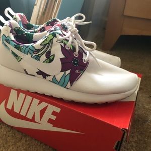 Women’s Nike Roshes